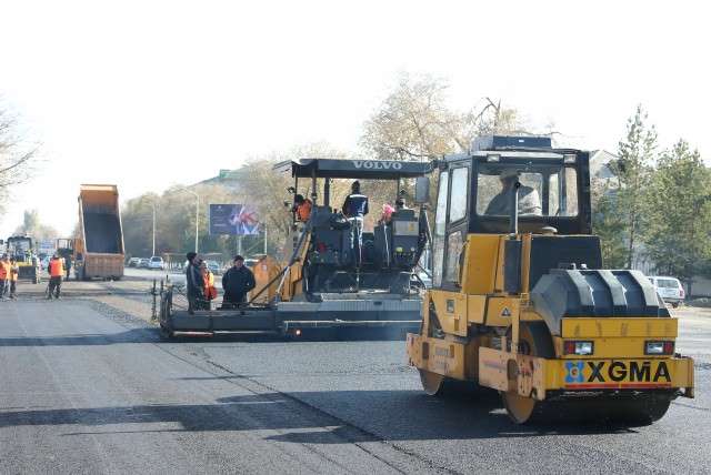 На строительство и ремонт дорог местного значения в области ежегодно выделяется до 30 млрд тенге